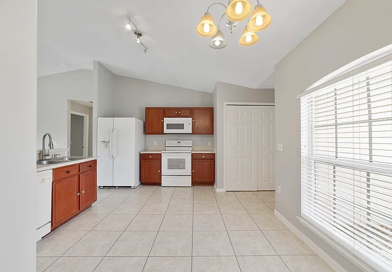 266 Chadworth Dr — Photo 2