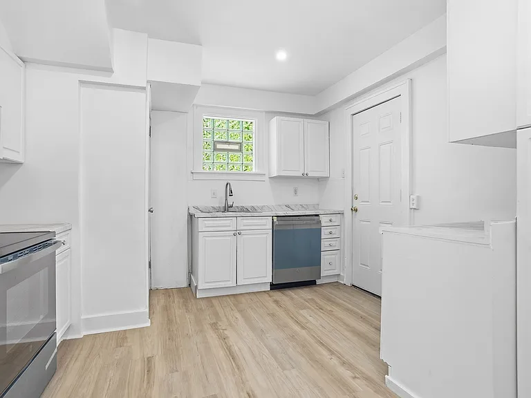 7806 Saint Lawrence Ave — Photo 7