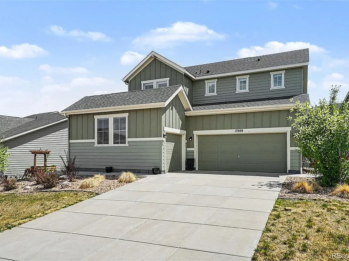 4 bed, 4398 sqft, $4,100 — Photo 2