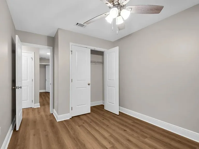 17 W Shady Oaks Ln #C — Photo 23