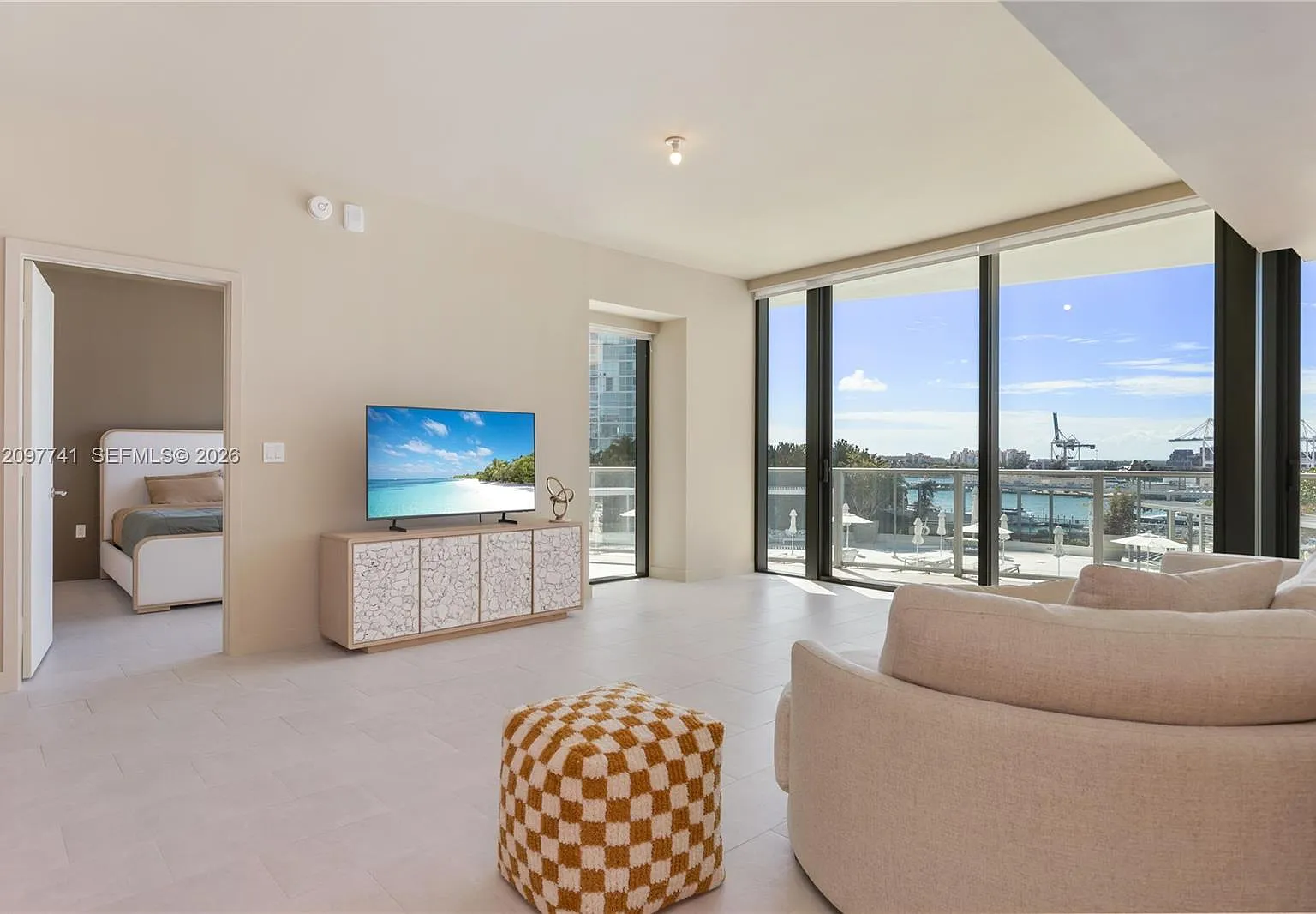 1 bed, 1.5 bath, 1110 sqft, $13,000 — Photo 4