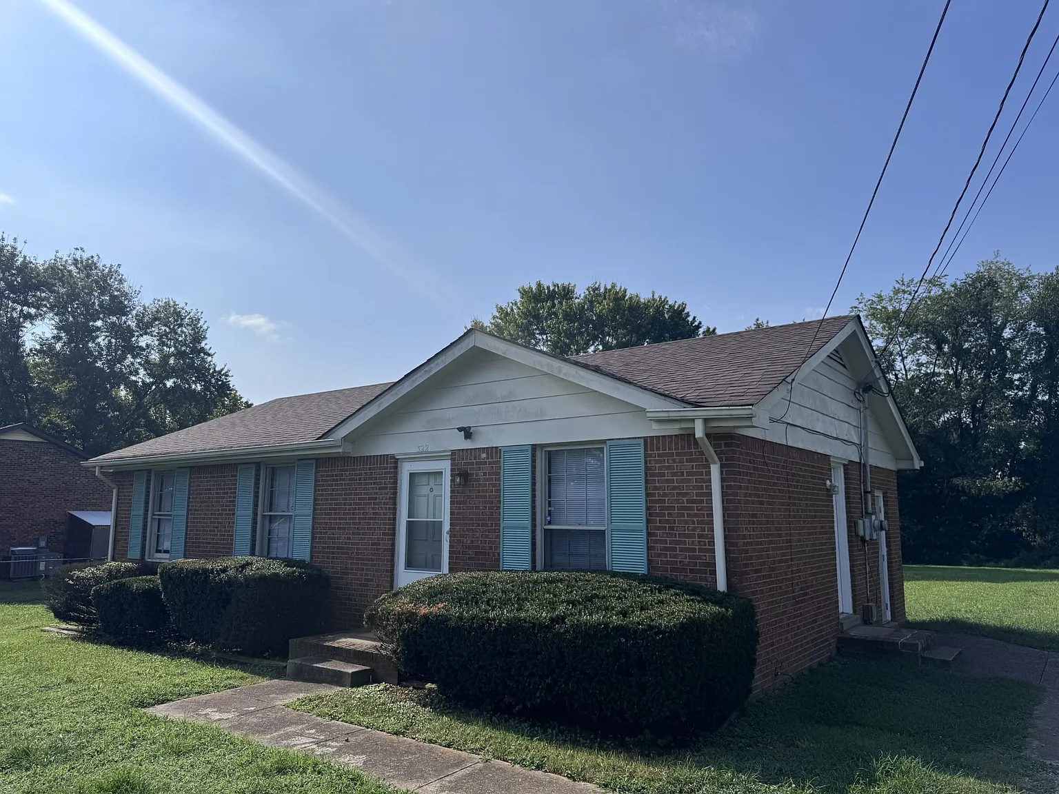 3 bed, 1.0 bath, 1025 sqft, $1,275 — Photo 2