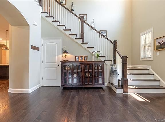 5th image of 266 S San Agustin Dr