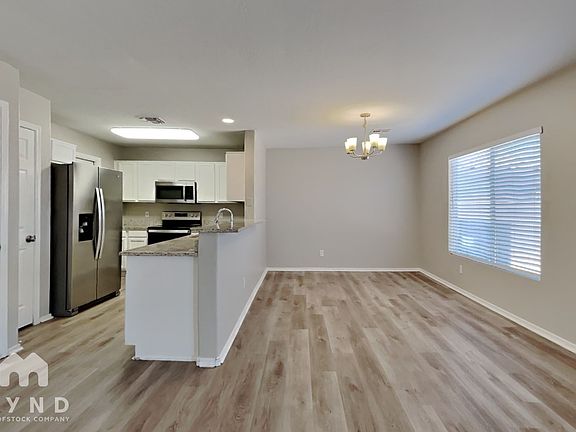 3rd image of 11802 W Laurel Ln