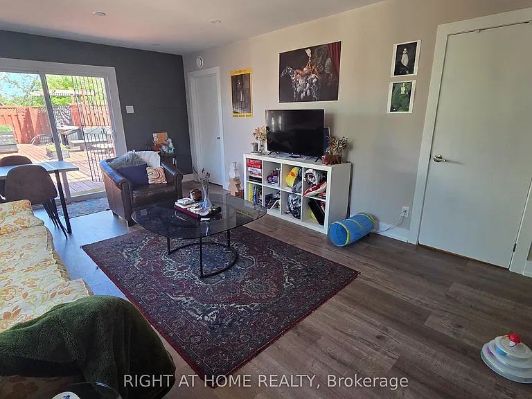 357 Keele St — Photo 4