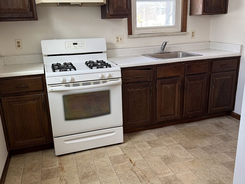 1st image of 918 Powell Ave #3