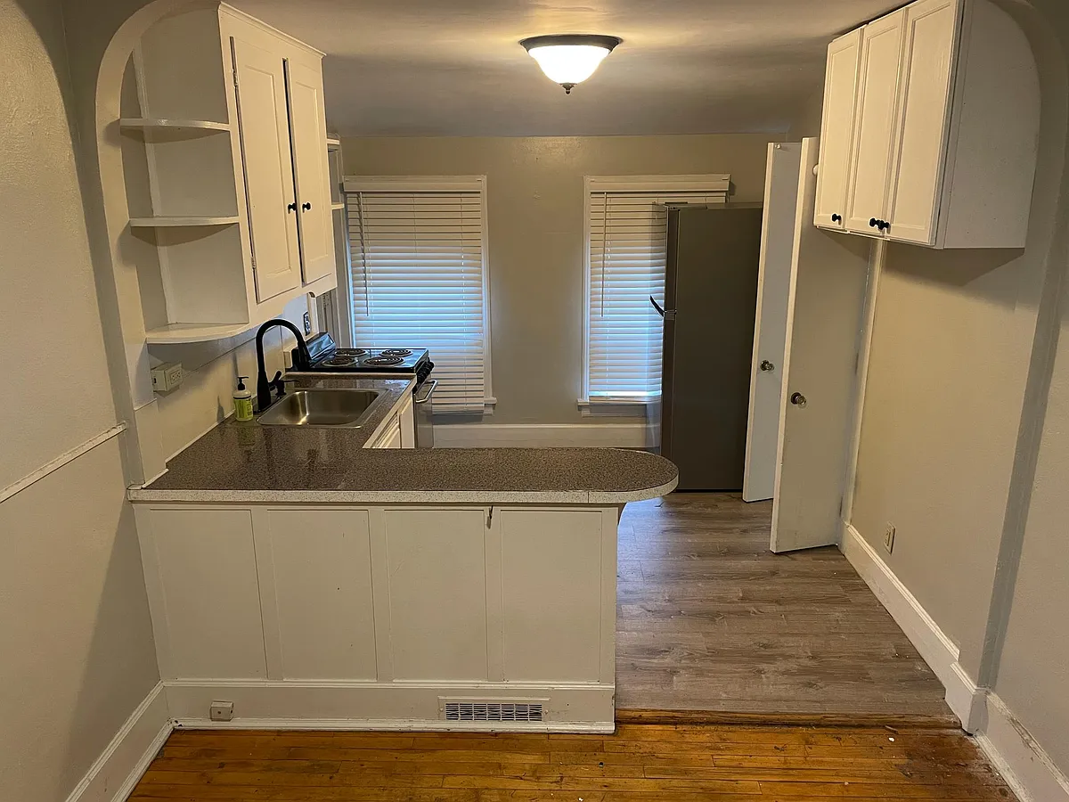Building Photo - 921 W Kalamazoo Ave #4