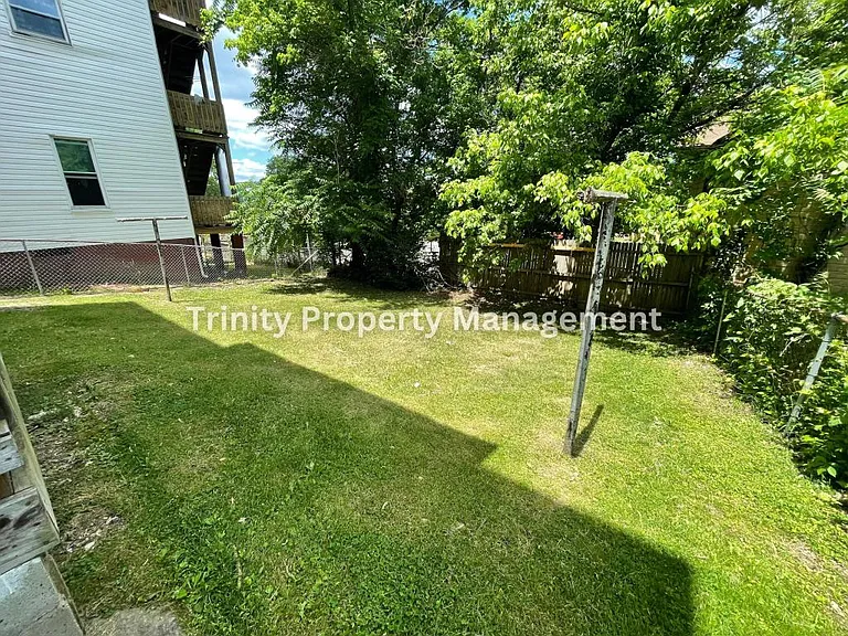 460 Lee Ave — Photo 8