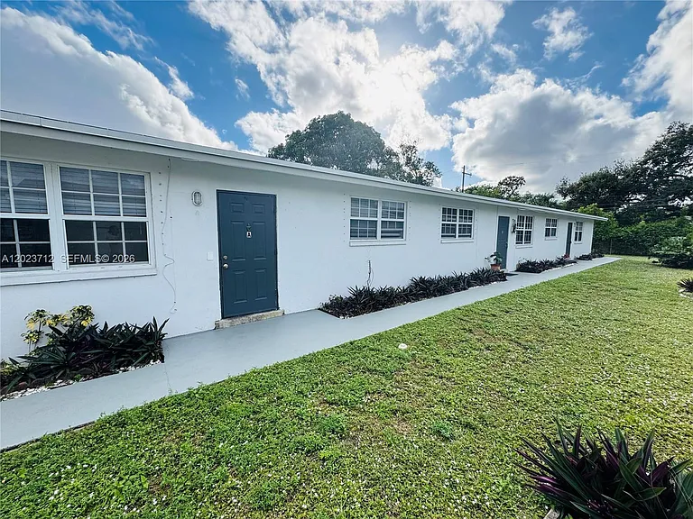 631 NW 11th Ave #B — Photo 1