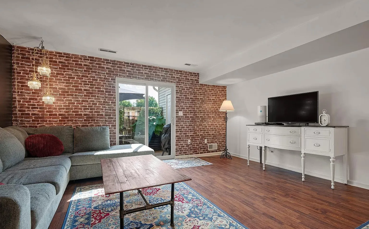 2 bed, 1224 sqft, $2,200 — Photo 4