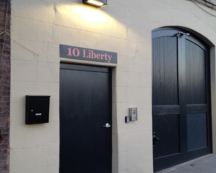 10 Liberty - Private Entrance