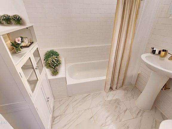 4th image of 20 Warren St #3A