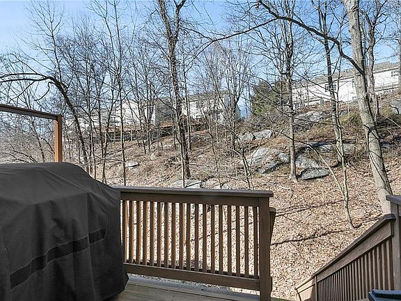 5th image of 404 Watch Hill Dr