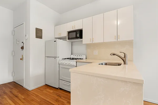 Rented by Compass | media 8