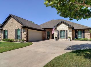 7029 Ridge Crest Dr, North Richland Hills, TX 76182