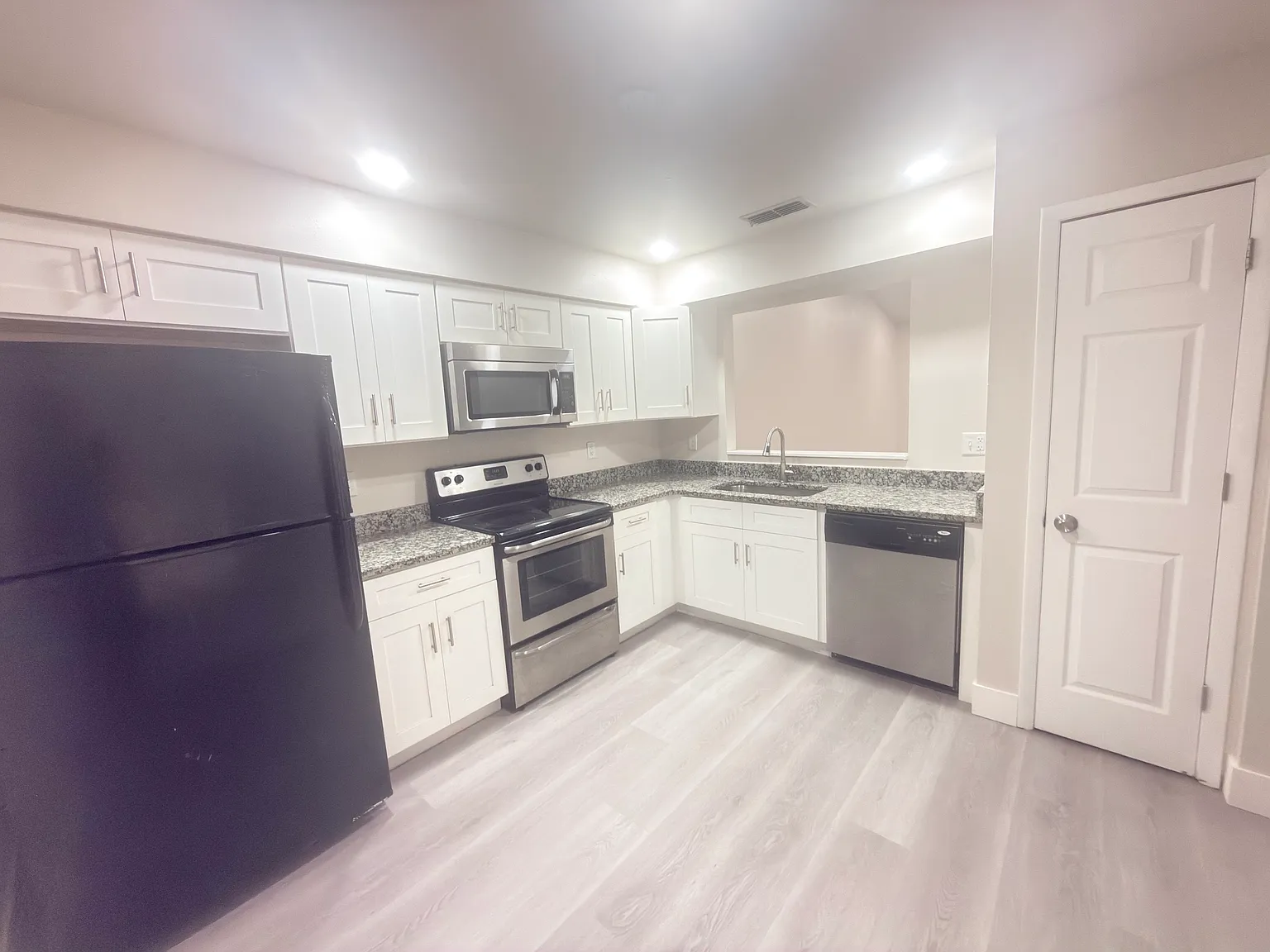 2 bed, 1024 sqft, $1,745 — Photo 3