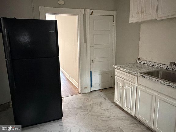 5th image of 3221 Potter St