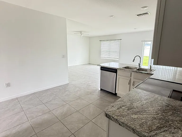 187 Emanuelle Dr — Photo 36