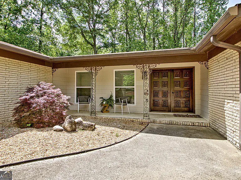213 Oakmount Dr #FURNISHED — Photo 3