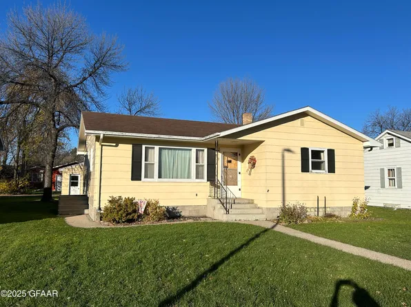 919 Lawler Ave, Grafton, ND 58237