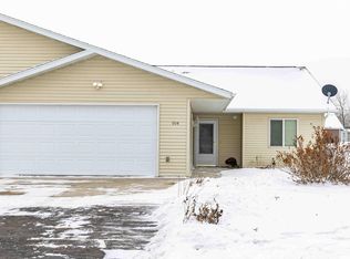 904 Maplewood Dr SE, Pelican Rapids, MN 56572