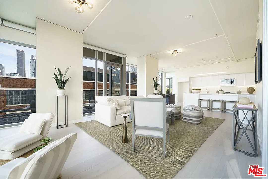 2 bed, 2.5 bath, 1650 sqft, $4,995 — Photo 4