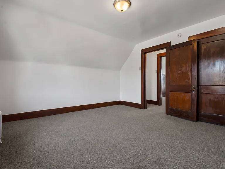 326 Anthony St — Photo 23