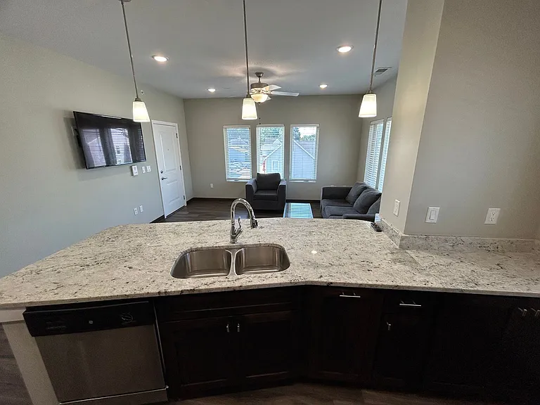 302 E Clark St — Photo 11