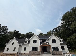 22 Grouse Ln, Woodbridge, CT 06525