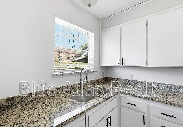 3828 Coates Cir — Photo 3