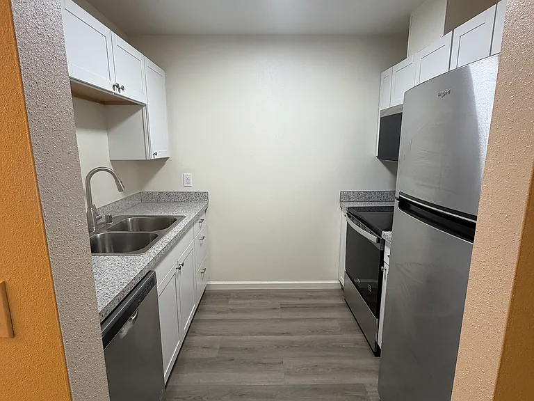 Foothills Apartments — Photo 10