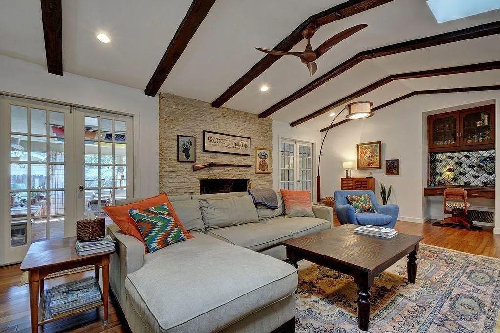4 bed, 2.5 bath, 2624 sqft, $3,895 — Photo 1