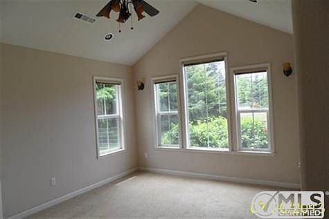 4th image of 101 Parker Ln