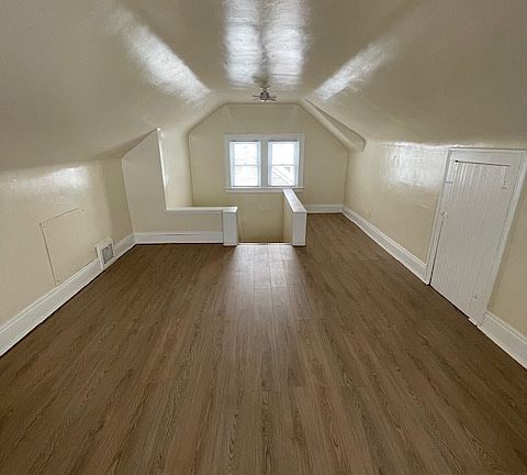 2nd image of 1439 Oakwood Ave