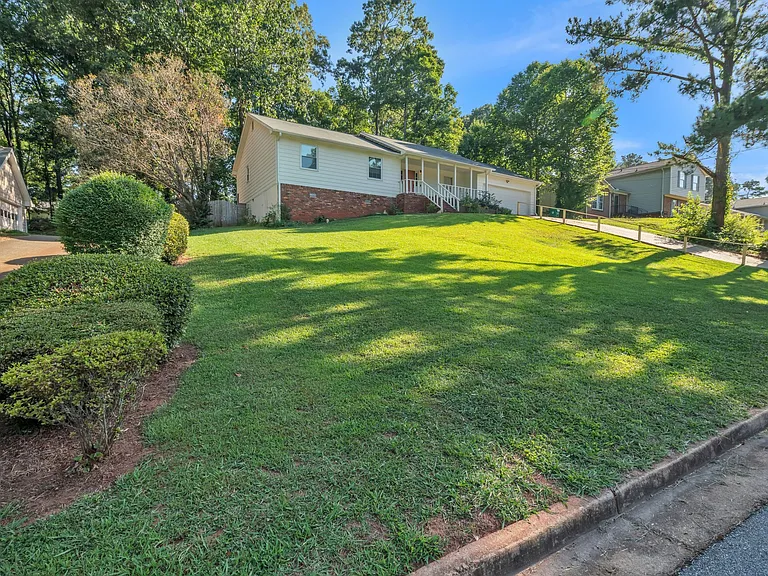 4819 Bexley Dr — Photo 3