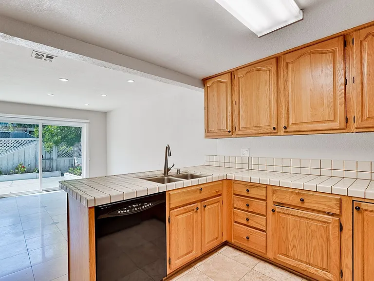 6651 Bunker Hill Ct — Photo 9
