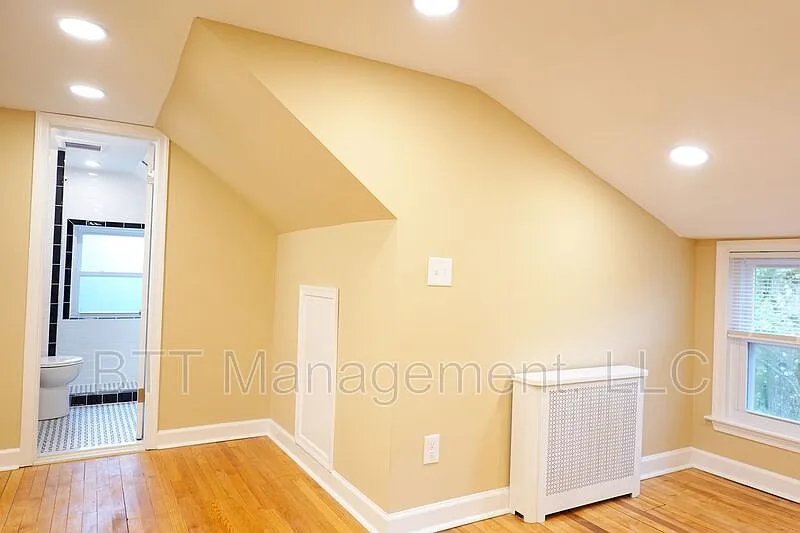 8220 Greenwood Ave #3