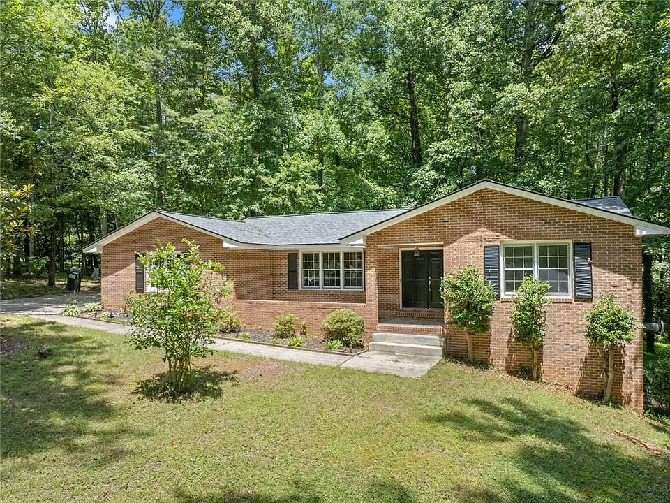 20 Pine Lake Dr