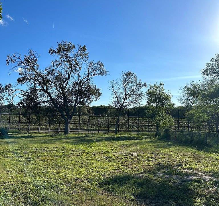 2nd image of 405 Jo Ann Ln