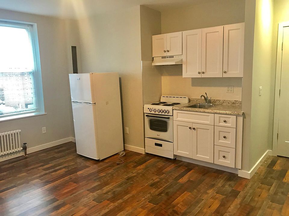 1st image of 215 E Broadway #4D