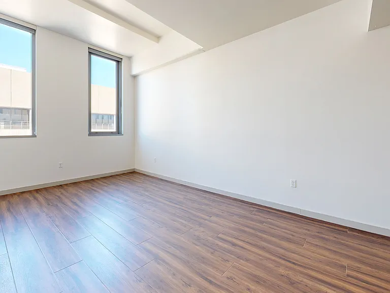 3033 Wilshire — Photo 74