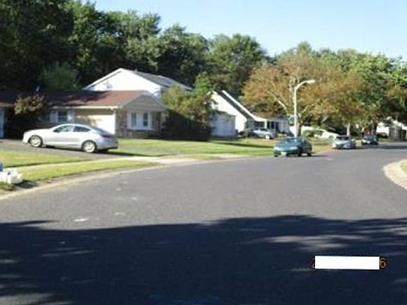 Exterior Neighborhood (street photo)