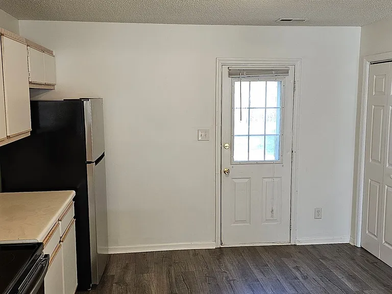 204 Fairwood Ct — Photo 12