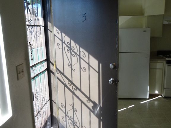 3rd image of 3018 44th St APT 5