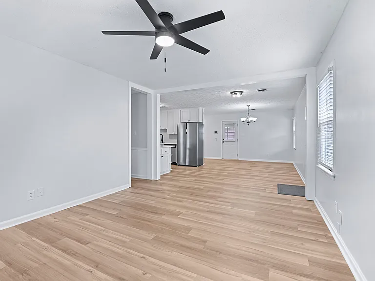 111 Lori Streetprattville — Photo 3
