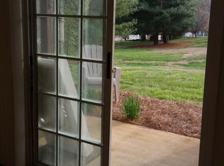 4020 E Whirlaway Ct, Clemmons, NC 27012