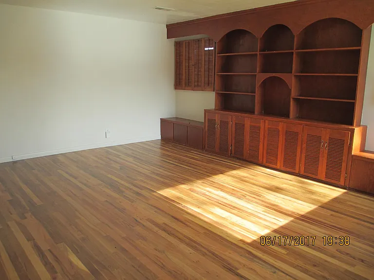 1122 S Cedar St — Photo 3