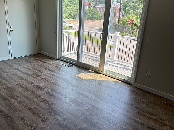 3rd image of 2219 Kenton St #1W