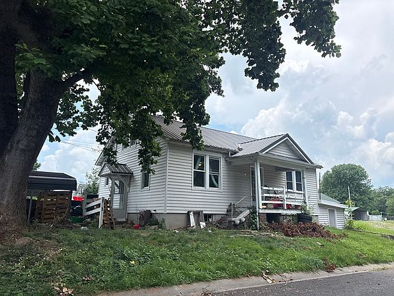 3rd image of 409 Schroeder St