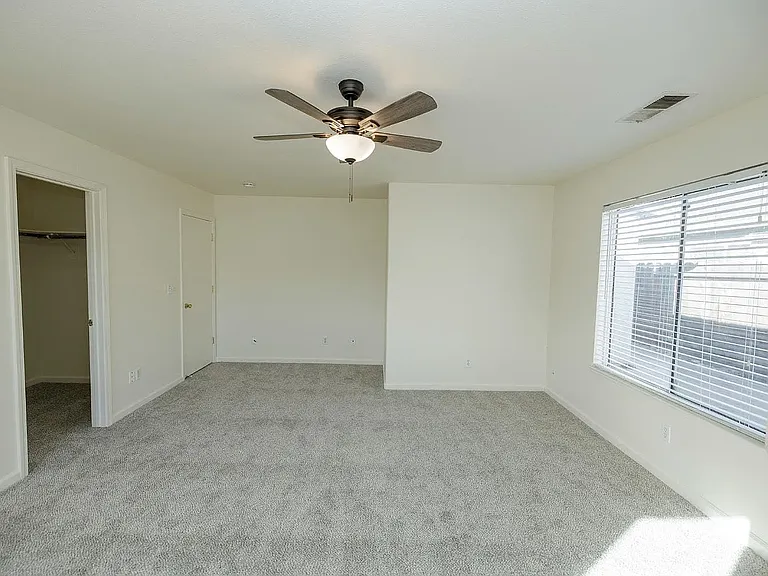 2012 Spring Ln — Photo 11